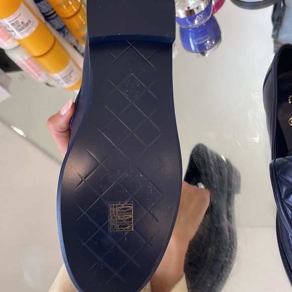 NIB Chanel navy turn lock loafers size 42 - Picture 2 of 2